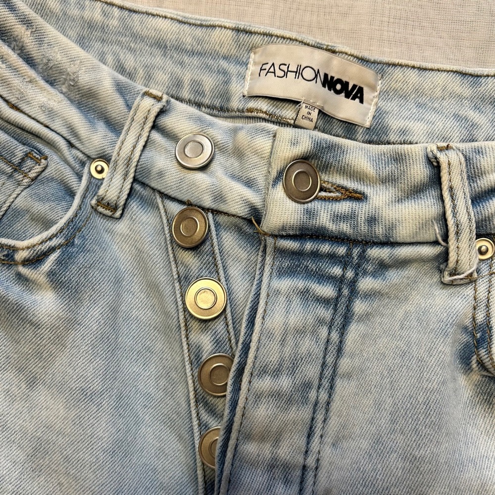 Fashion Nova Jeans Womens 7 Light Blue Distressed Wide Leg Button Fly Raw Hem